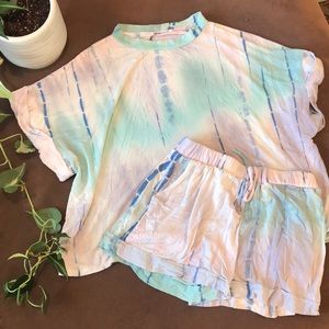 Matching tie die set